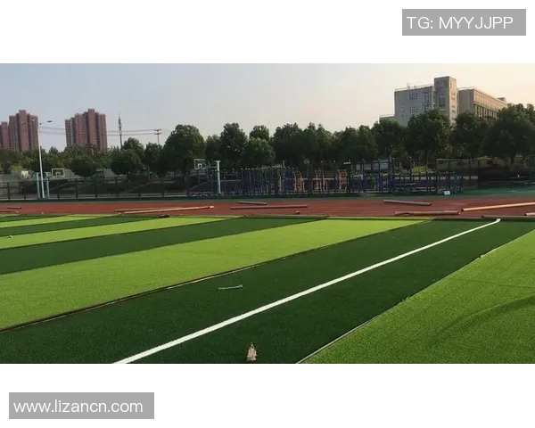 中国足球新球场草皮塌陷事件，老外球员当面抱怨，下一个主场还敢建吗？